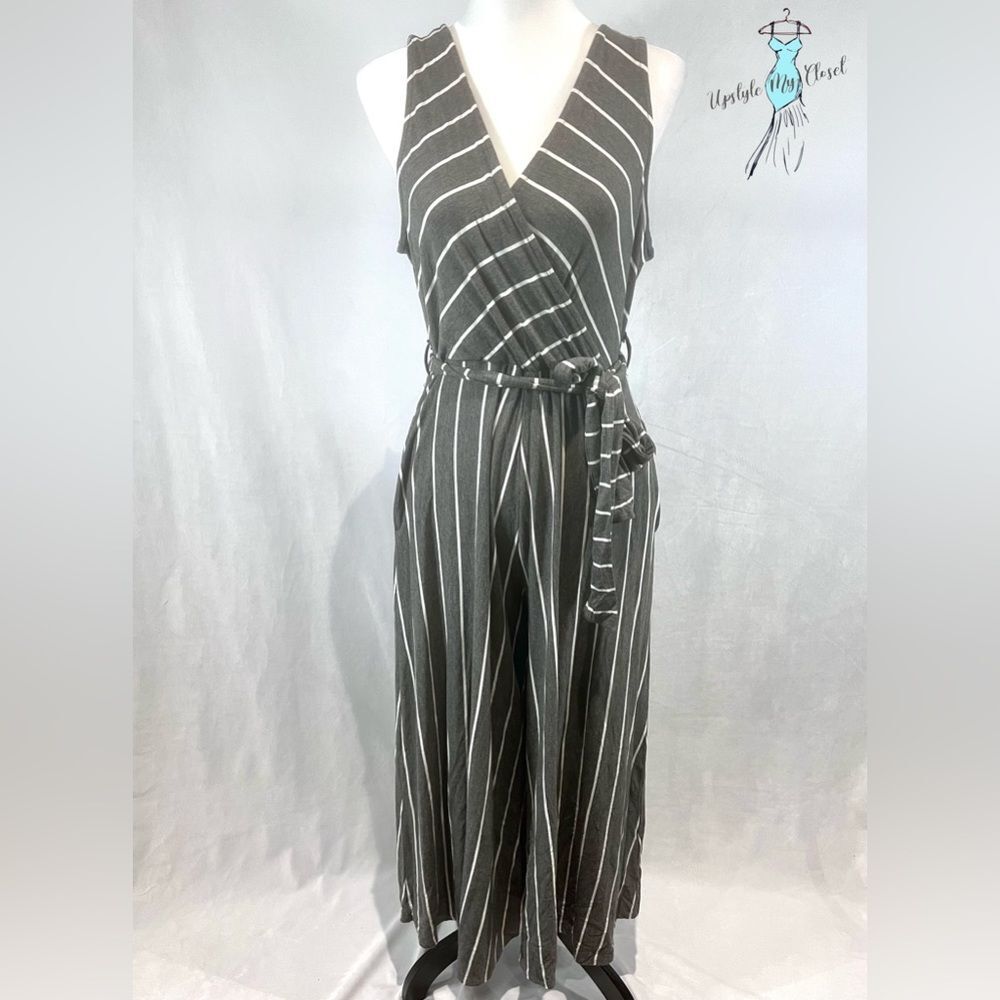 Nordstrom Nimi K gray and white striped cropped jumpsuit with pockets size large